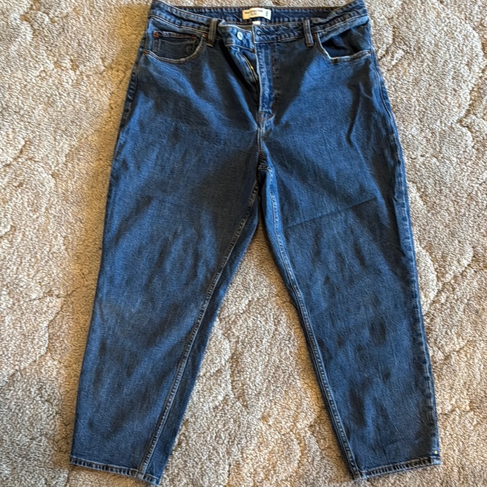 Abercrombie & fitch the mom high rise Jean